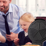 Sweet 1000w Taşmayı Önleyen Derin Plakalı Aşırı Isınmaya Dayanıklı Waffle Makinesi Mor